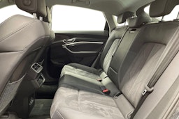 met. harmaa Audi Q8 e-tron 2024 kuva 10.