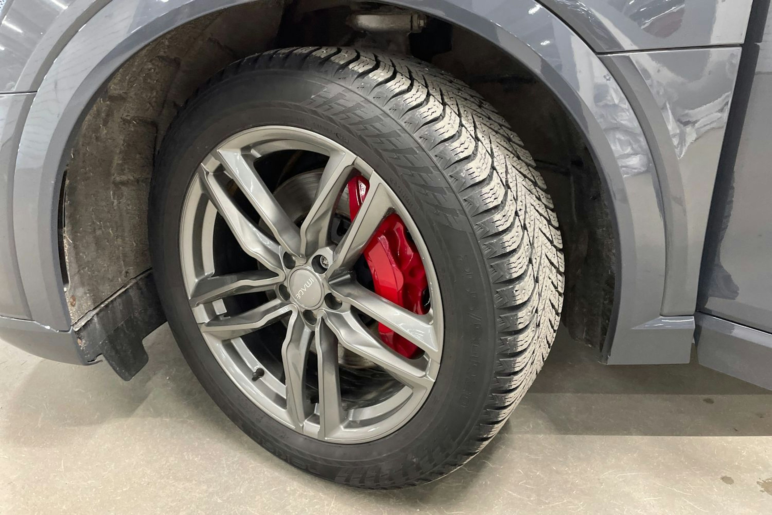 met. harmaa Audi Q8 e-tron 2024 kuva 13.