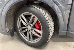 met. harmaa Audi Q8 e-tron 2024 kuva 13.