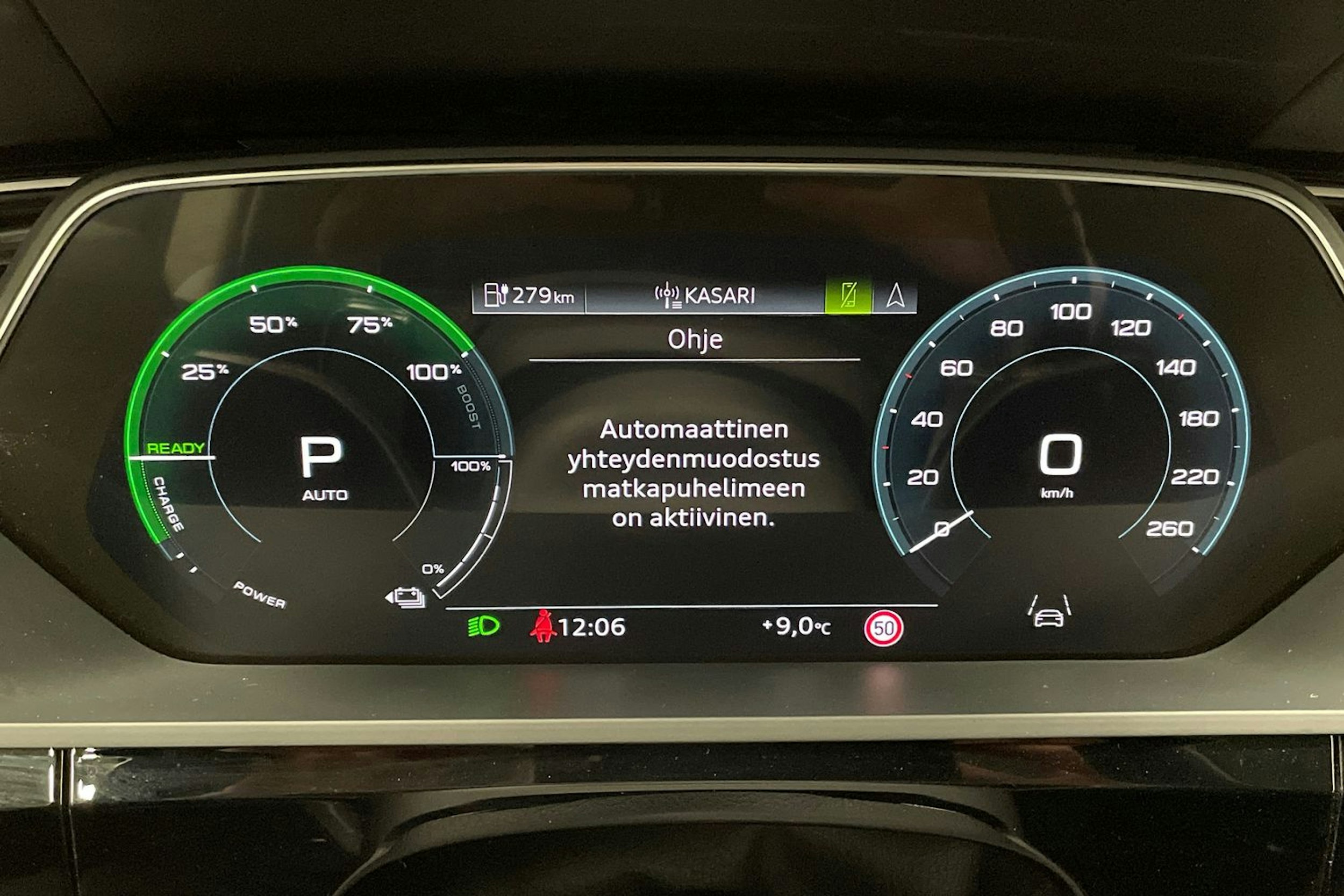 met. harmaa Audi Q8 e-tron 2024 kuva 16.