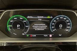 met. harmaa Audi Q8 e-tron 2024 kuva 16.