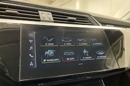 met. harmaa Audi Q8 e-tron 2024 kuva 17.