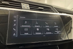 met. harmaa Audi Q8 e-tron 2024 kuva 20.