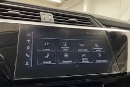 met. harmaa Audi Q8 e-tron 2024 kuva 21.