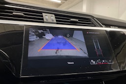 met. harmaa Audi Q8 e-tron 2024 kuva 23.