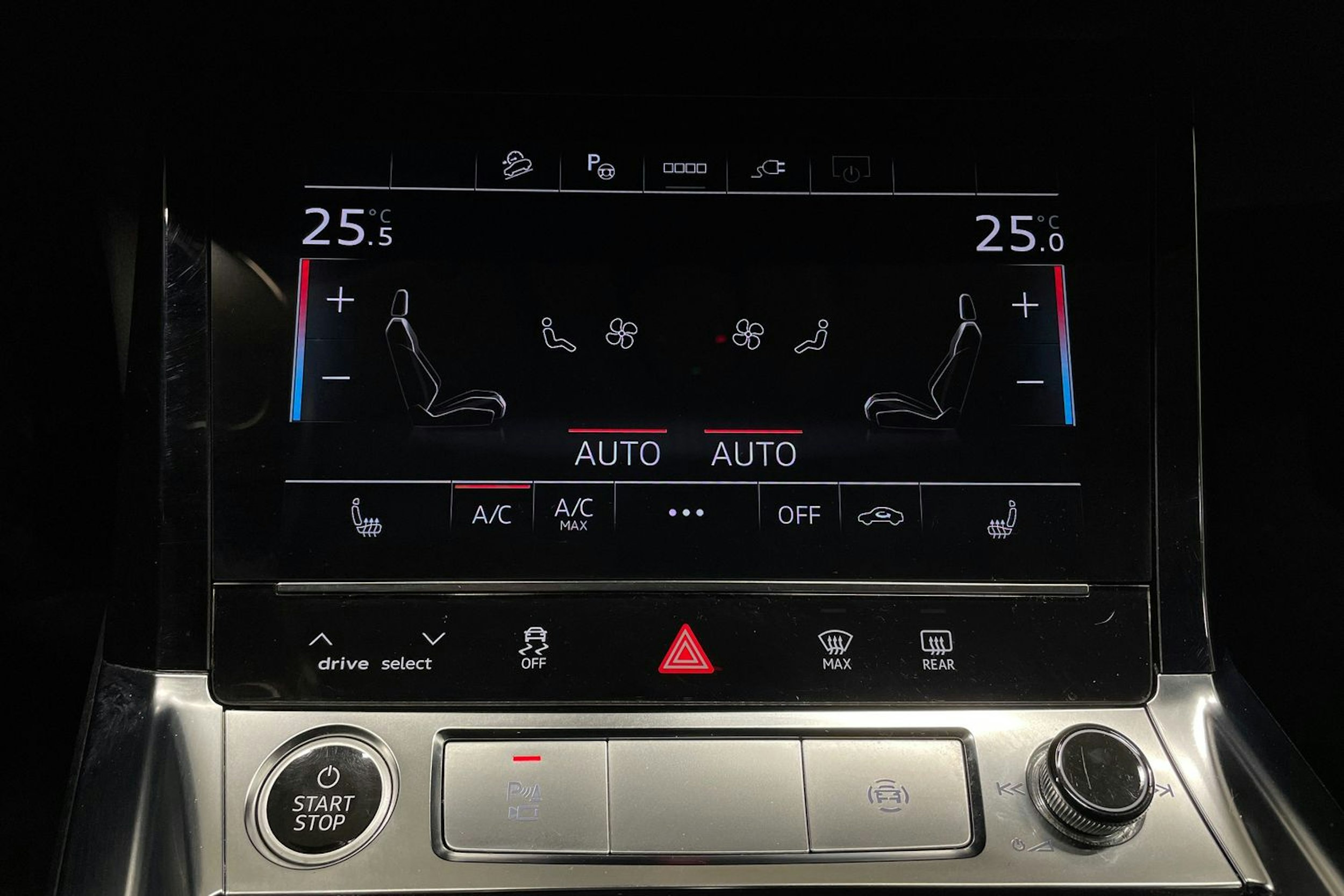 met. harmaa Audi Q8 e-tron 2024 kuva 24.