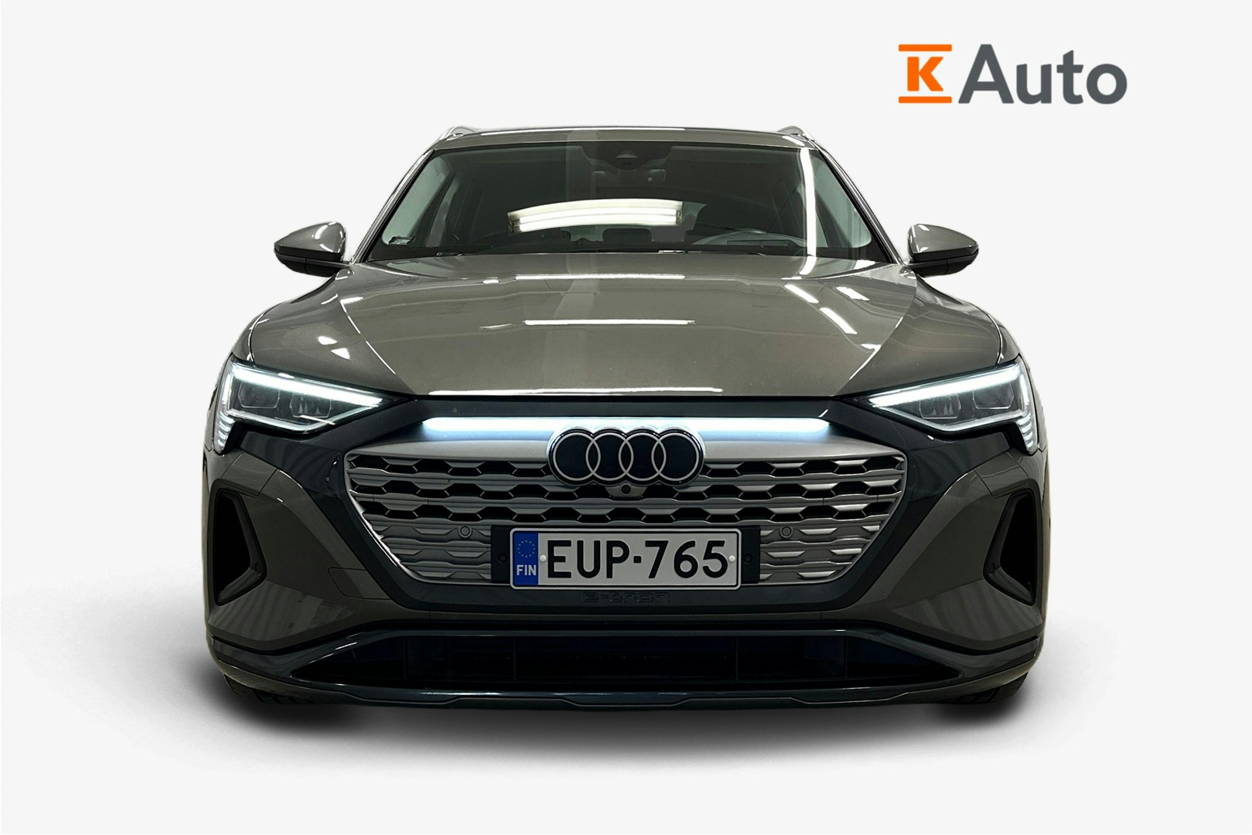 harmaa Audi Q8 e-tron 2024 kuva 5.