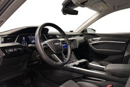 harmaa Audi Q8 e-tron 2024 kuva 7.