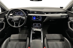 harmaa Audi Q8 e-tron 2024 kuva 9.