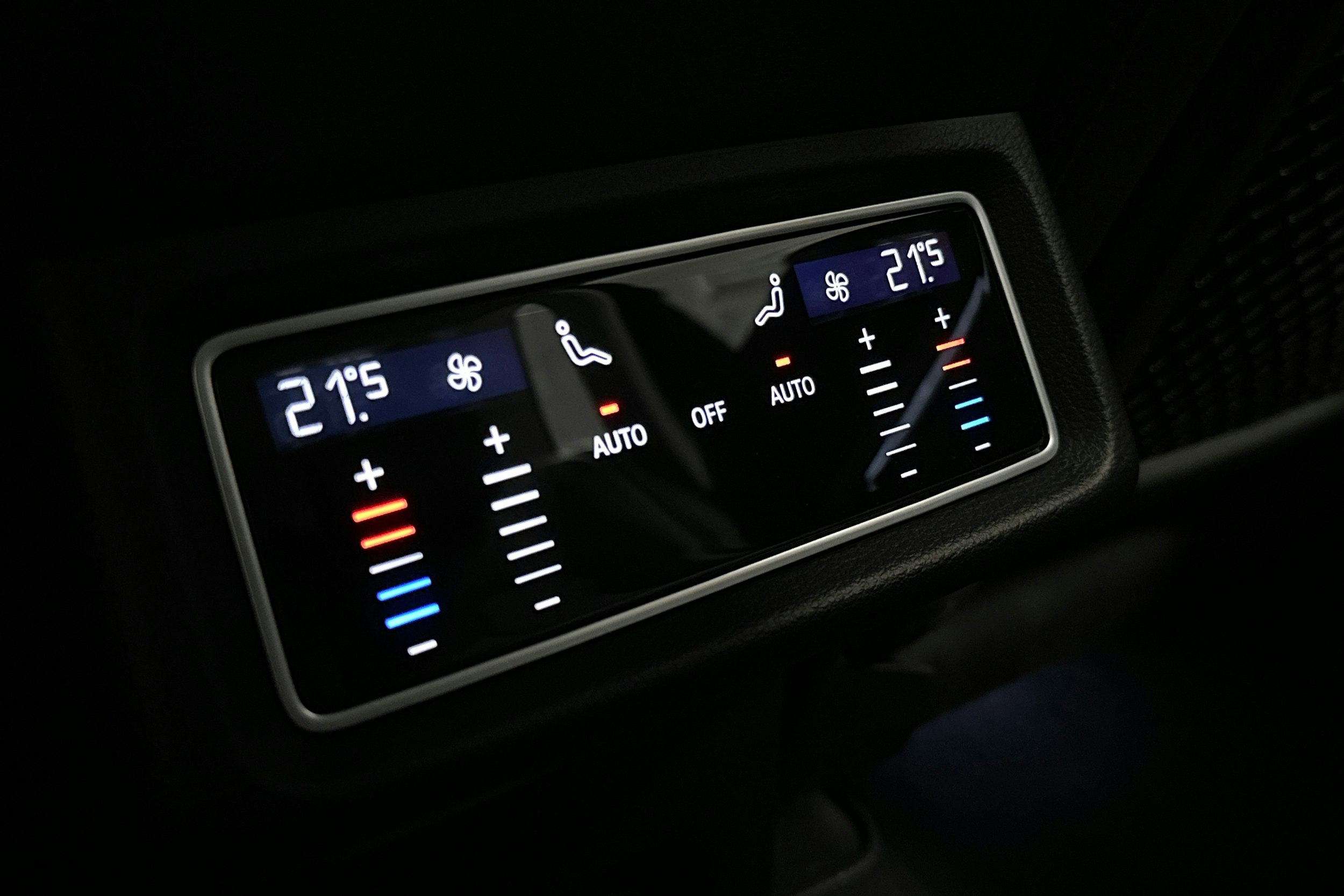 harmaa Audi Q8 e-tron 2024 kuva 16.