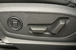 harmaa Audi Q8 e-tron 2024 kuva 18.