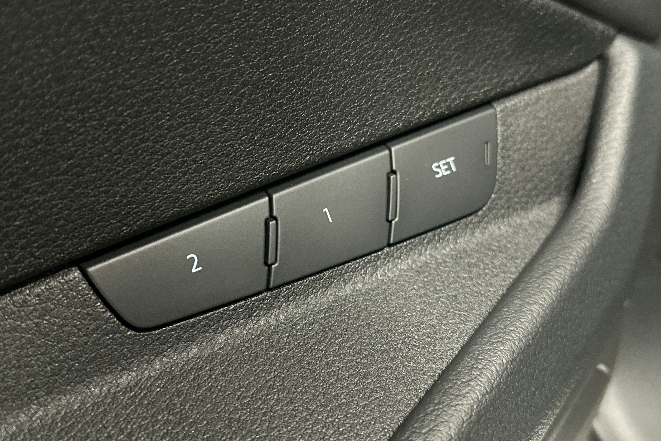 harmaa Audi Q8 e-tron 2024 kuva 19.