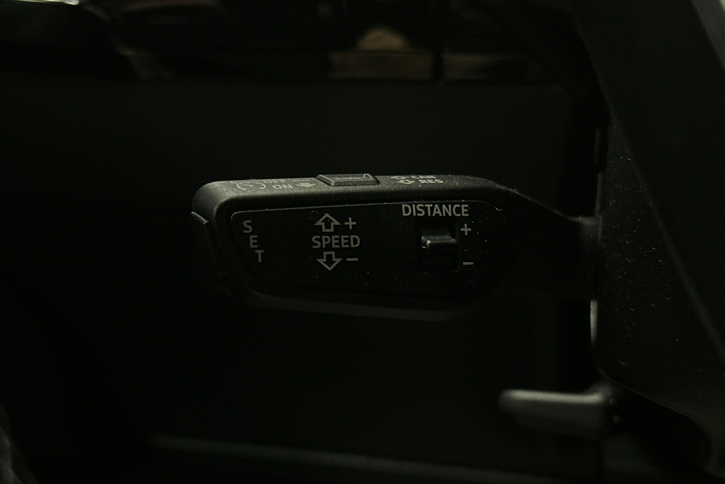 harmaa Audi Q8 e-tron 2024 kuva 21.