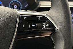 harmaa Audi Q8 e-tron 2024 kuva 23.