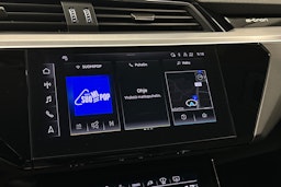 harmaa Audi Q8 e-tron 2024 kuva 26.