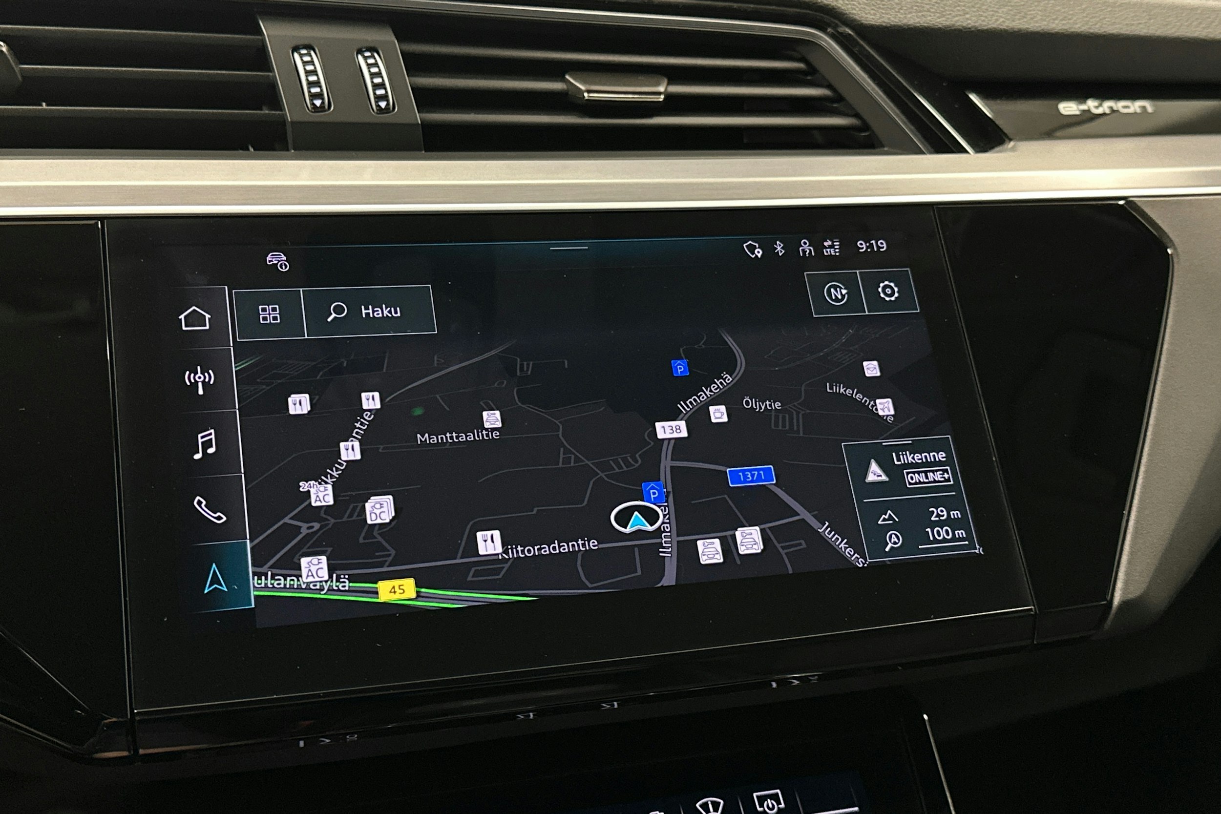 harmaa Audi Q8 e-tron 2024 kuva 27.