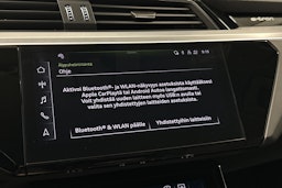 harmaa Audi Q8 e-tron 2024 kuva 28.