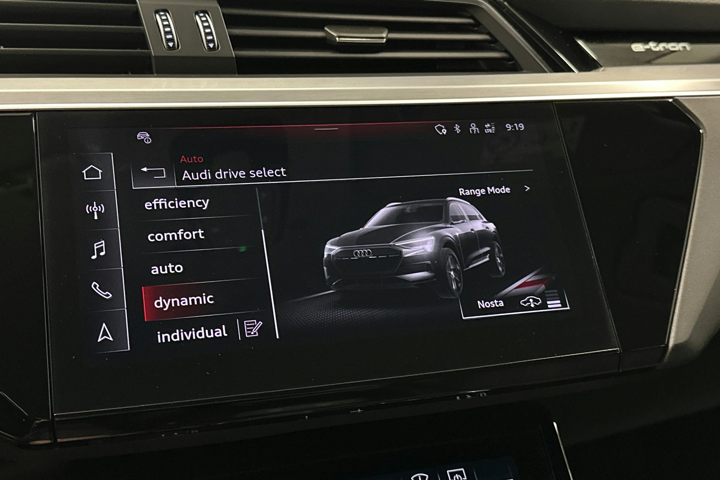 harmaa Audi Q8 e-tron 2024 kuva 29.
