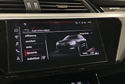 harmaa Audi Q8 e-tron 2024 kuva 29.