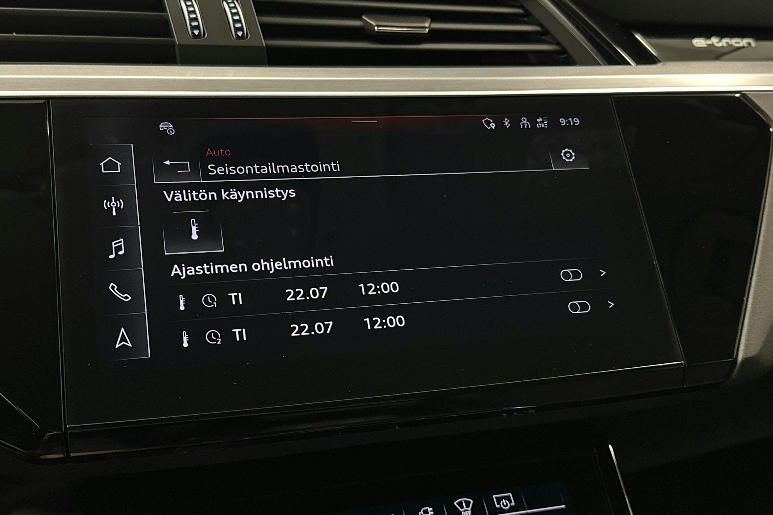 harmaa Audi Q8 e-tron 2024 kuva 30.
