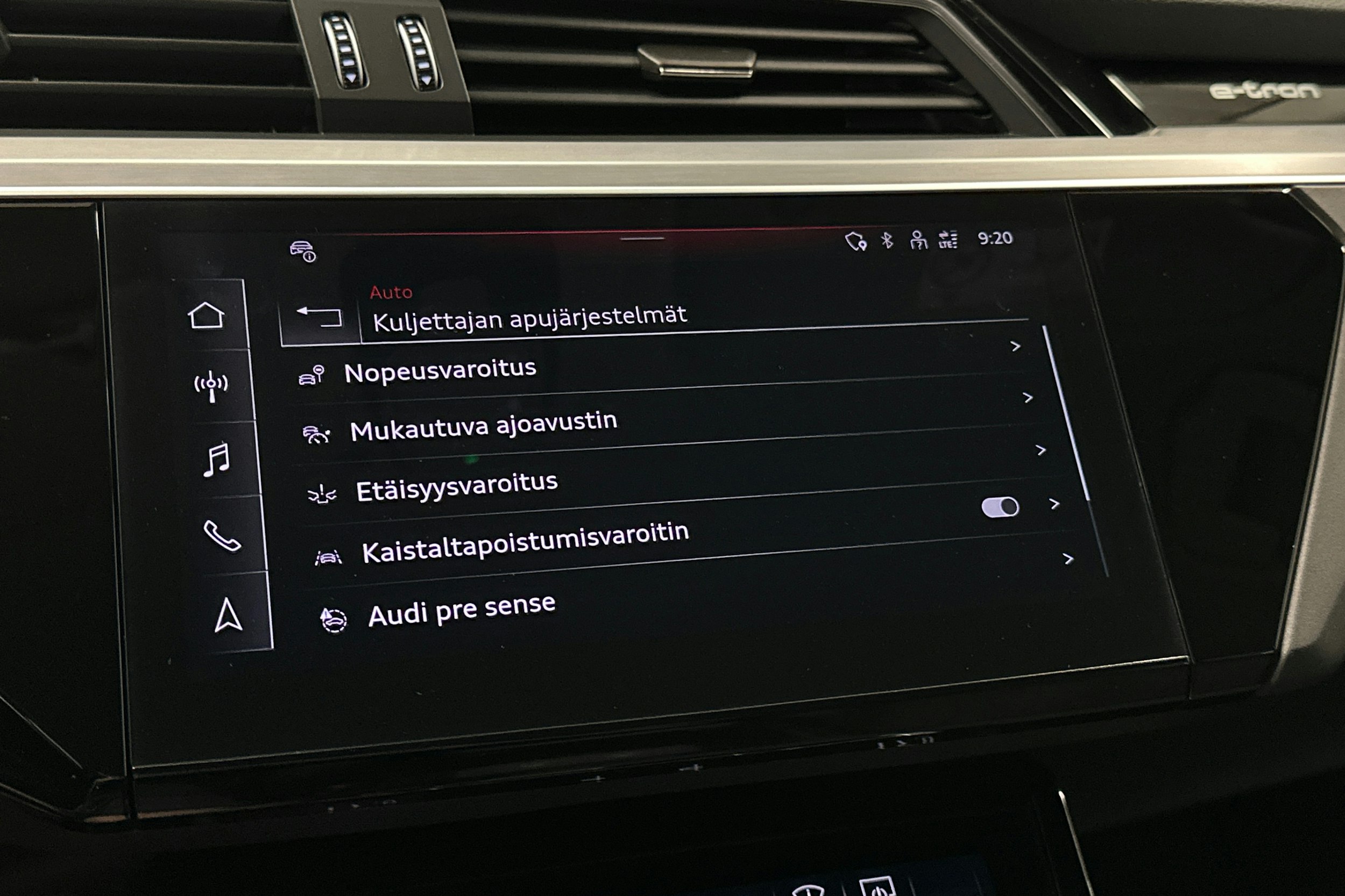 harmaa Audi Q8 e-tron 2024 kuva 31.