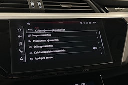 harmaa Audi Q8 e-tron 2024 kuva 31.