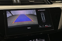 harmaa Audi Q8 e-tron 2024 kuva 33.