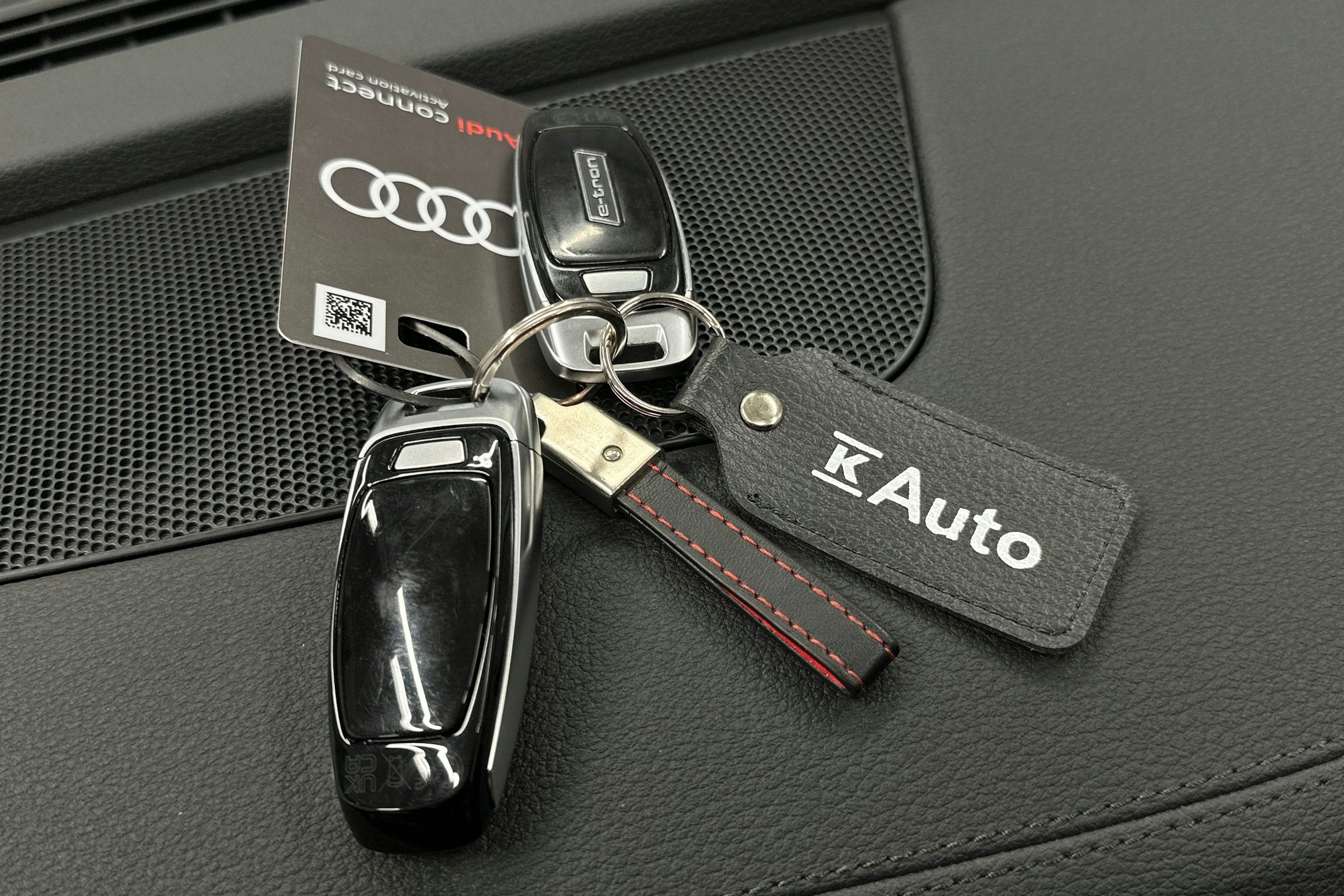 harmaa Audi Q8 e-tron 2024 kuva 36.