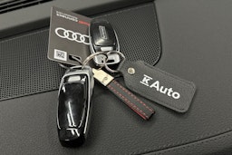 harmaa Audi Q8 e-tron 2024 kuva 36.