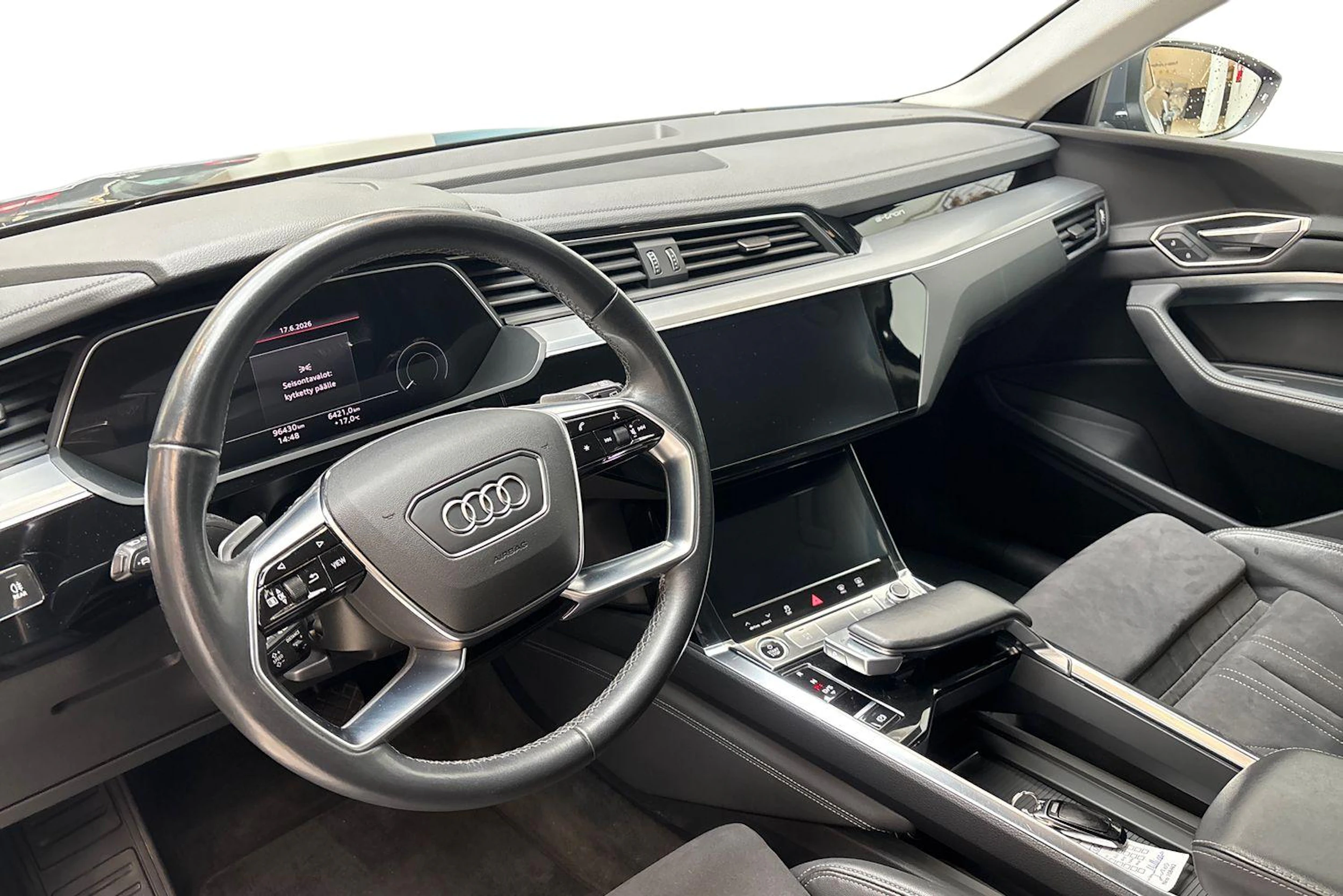 harmaa Audi Q8 e-tron 2024 kuva 8.