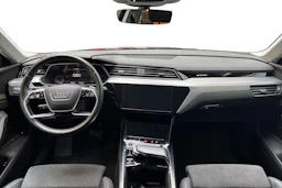 harmaa Audi Q8 e-tron 2024 kuva 9.