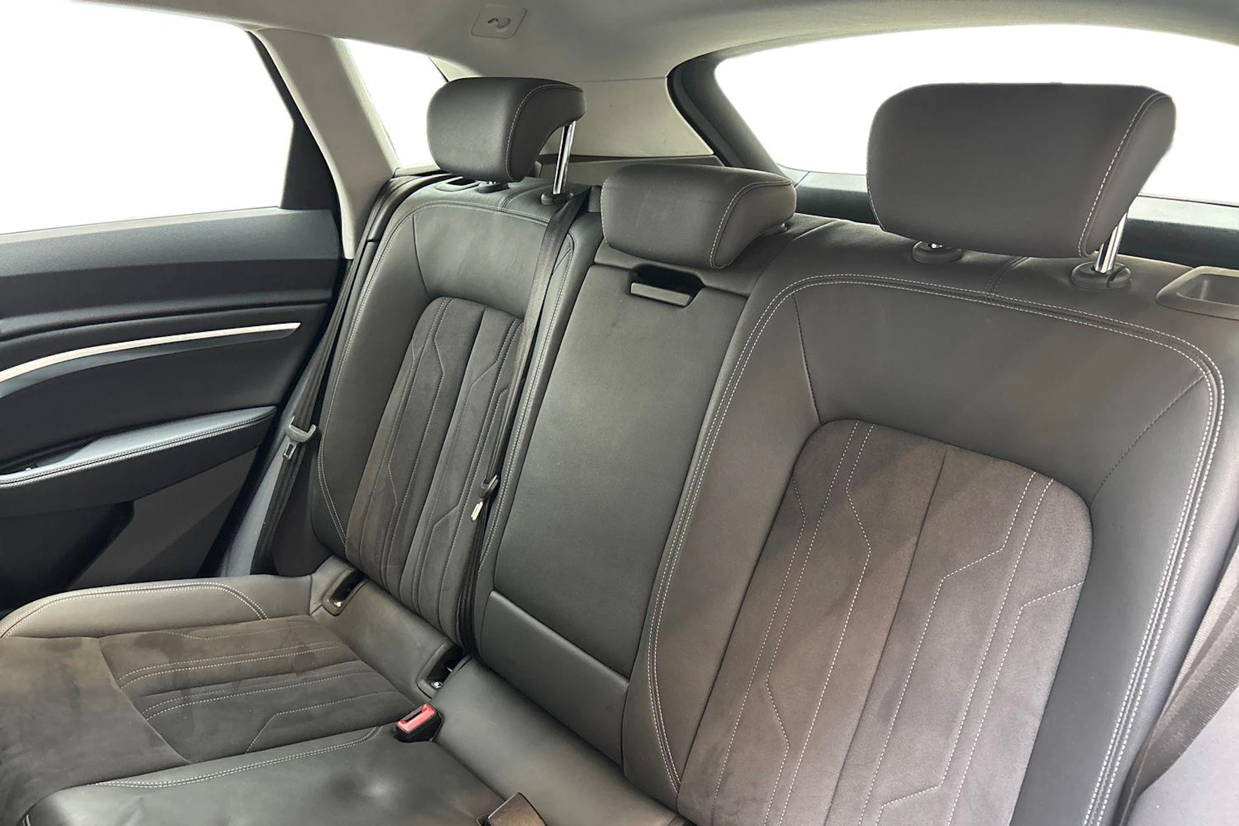 harmaa Audi Q8 e-tron 2024 kuva 11.