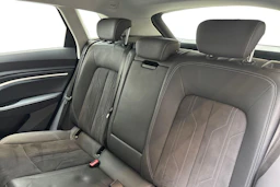 harmaa Audi Q8 e-tron 2024 kuva 11.