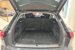 harmaa Audi Q8 e-tron 2024 kuva 16.