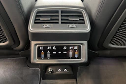 harmaa Audi Q8 e-tron 2024 kuva 19.
