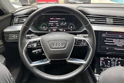 harmaa Audi Q8 e-tron 2024 kuva 23.