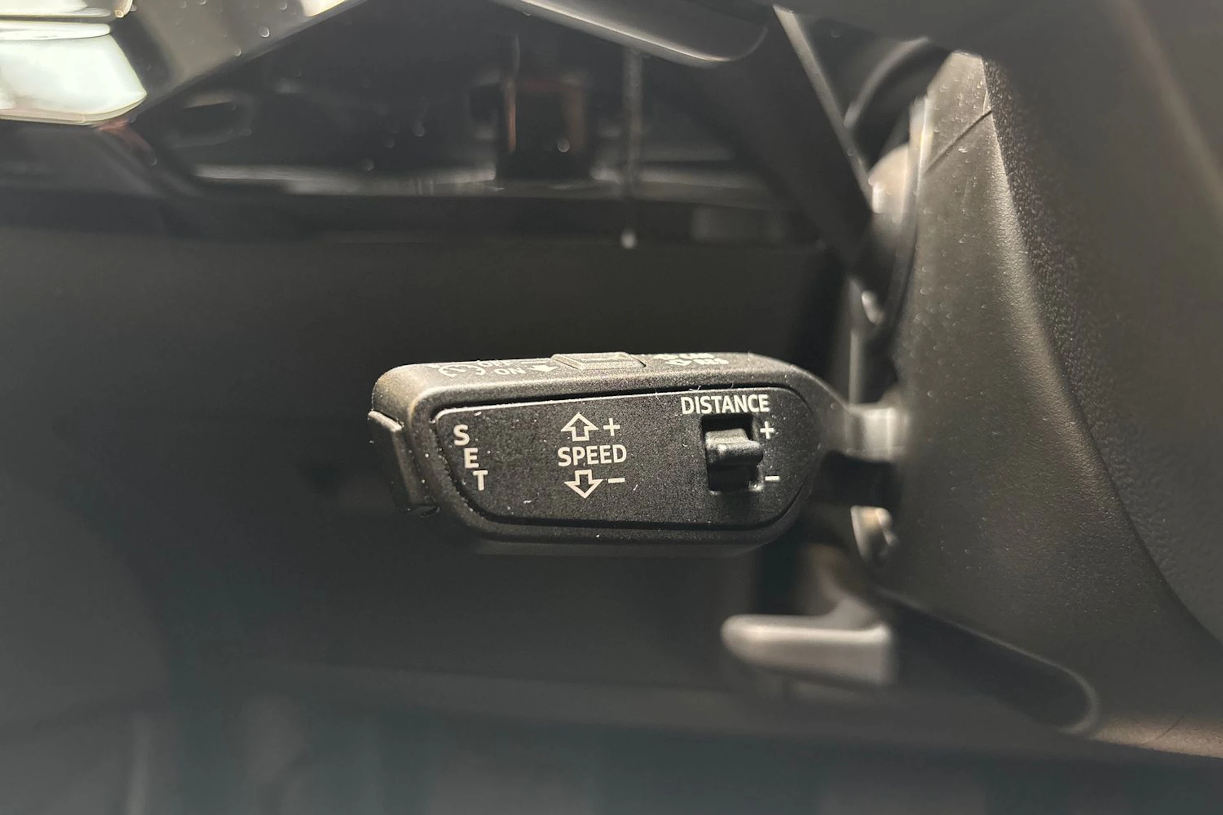 harmaa Audi Q8 e-tron 2024 kuva 25.
