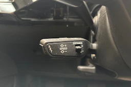 harmaa Audi Q8 e-tron 2024 kuva 25.