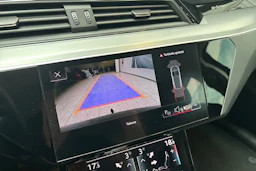 harmaa Audi Q8 e-tron 2024 kuva 28.