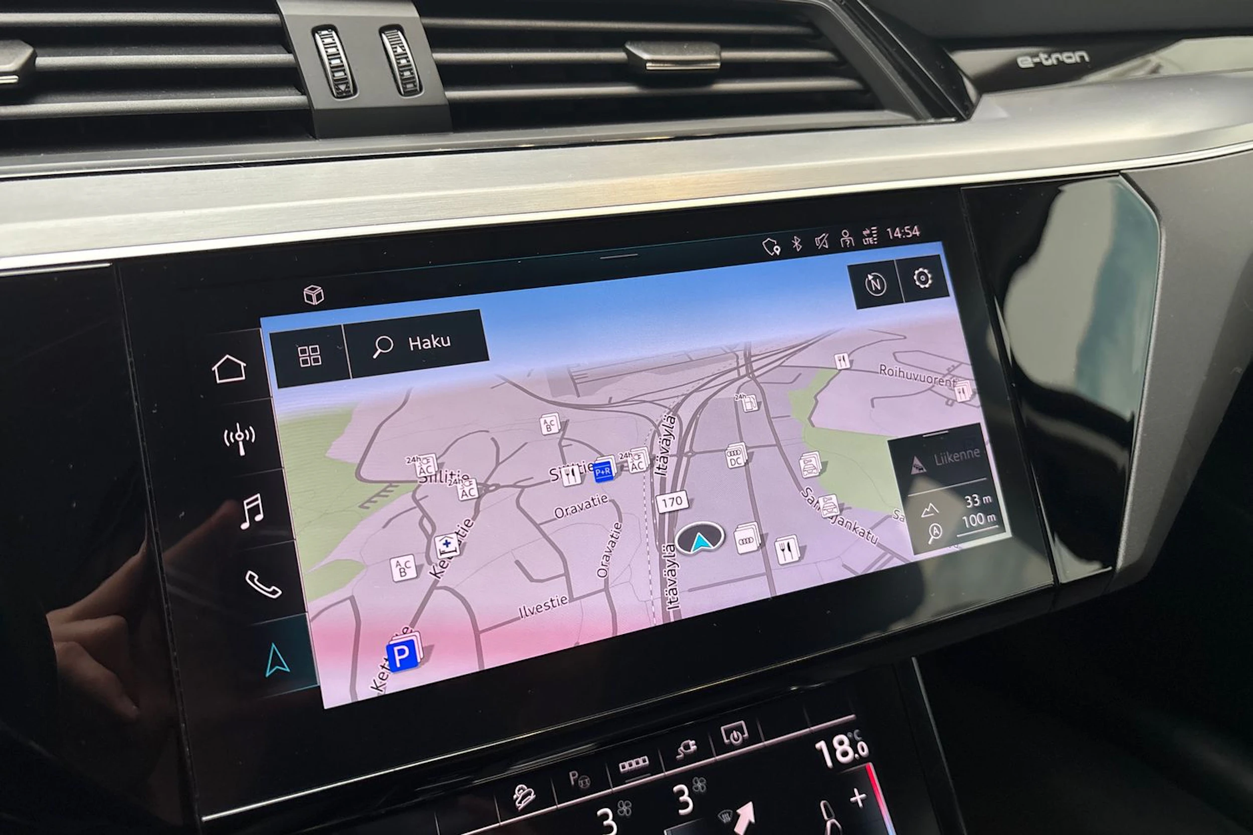 harmaa Audi Q8 e-tron 2024 kuva 29.
