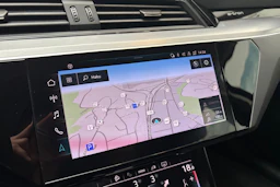 harmaa Audi Q8 e-tron 2024 kuva 29.