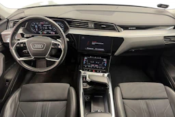 harmaa Audi Q8 e-tron 2024 kuva 7.