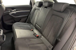 harmaa Audi Q8 e-tron 2024 kuva 8.