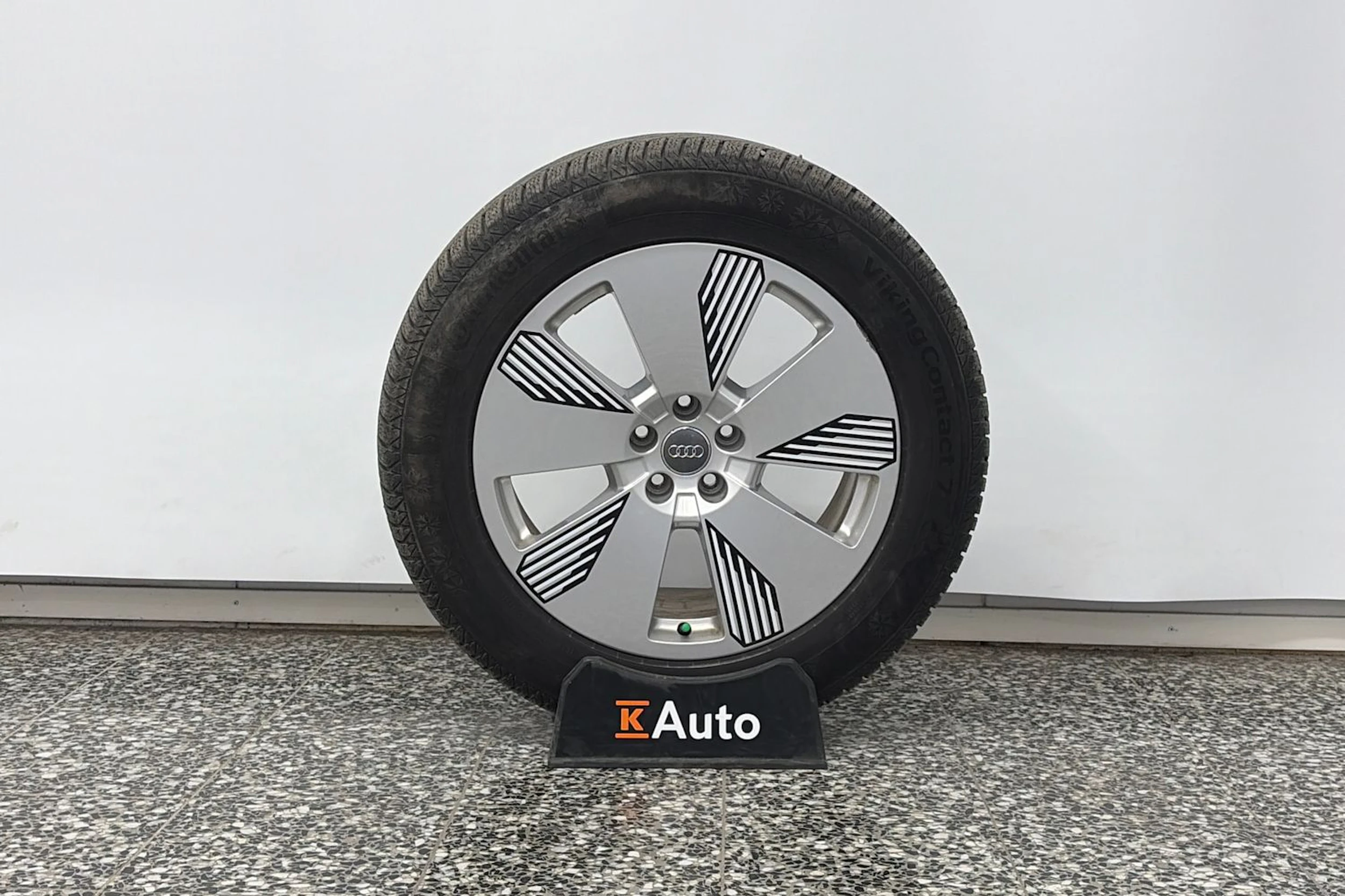 harmaa Audi Q8 e-tron 2024 kuva 10.