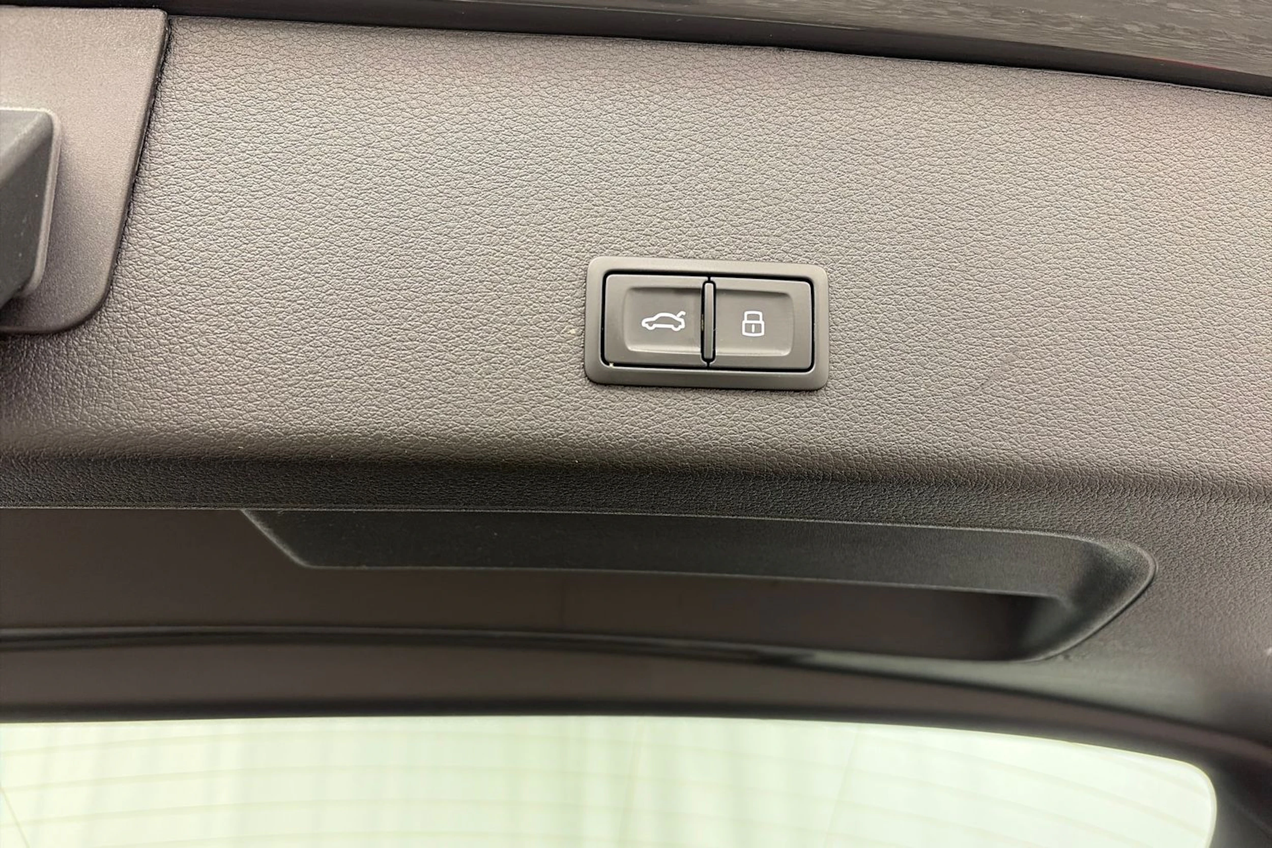 harmaa Audi Q8 e-tron 2024 kuva 12.