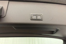 harmaa Audi Q8 e-tron 2024 kuva 12.