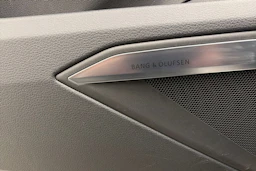 harmaa Audi Q8 e-tron 2024 kuva 16.