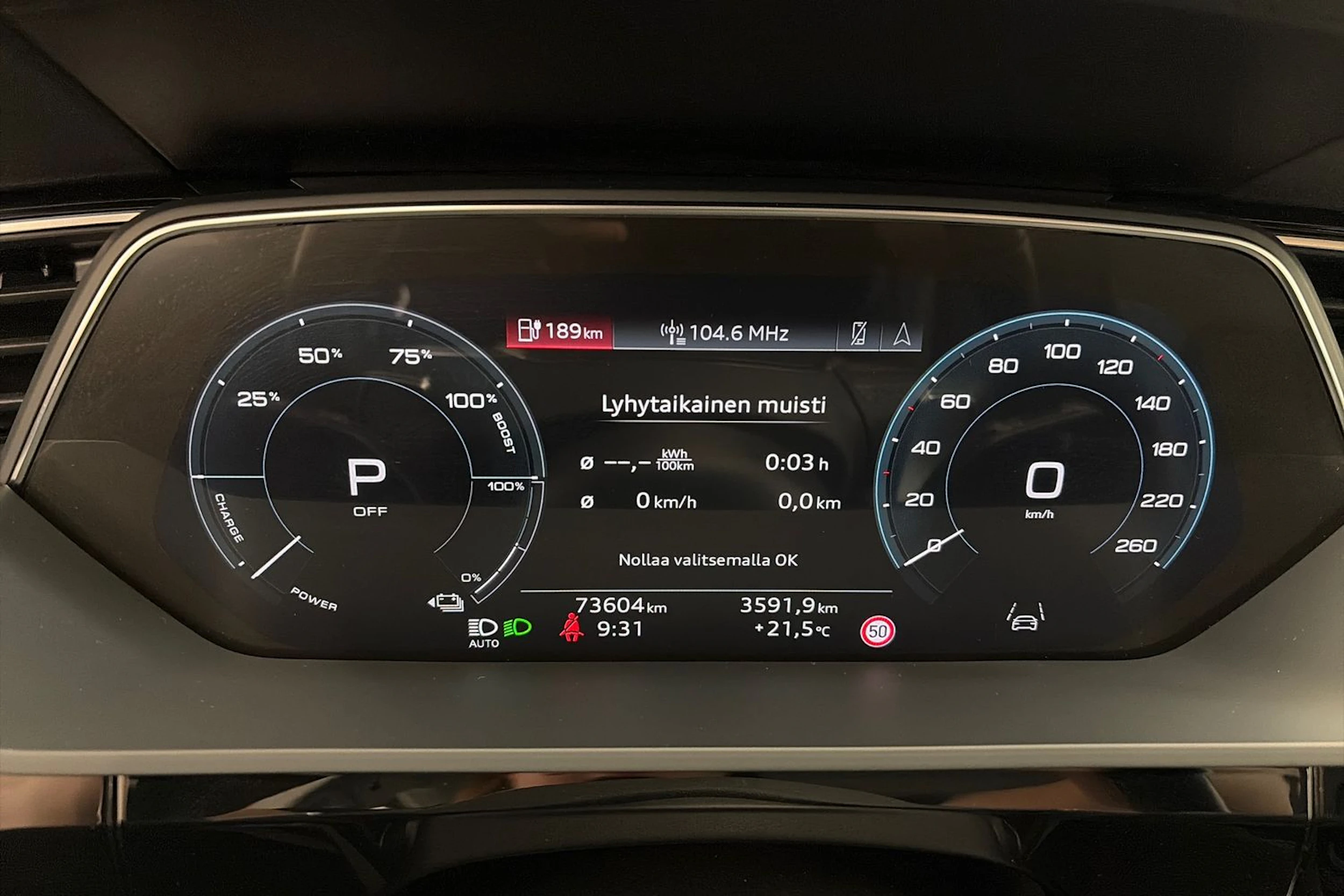 harmaa Audi Q8 e-tron 2024 kuva 17.