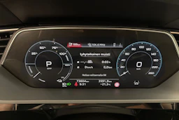 harmaa Audi Q8 e-tron 2024 kuva 17.