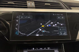 harmaa Audi Q8 e-tron 2024 kuva 21.